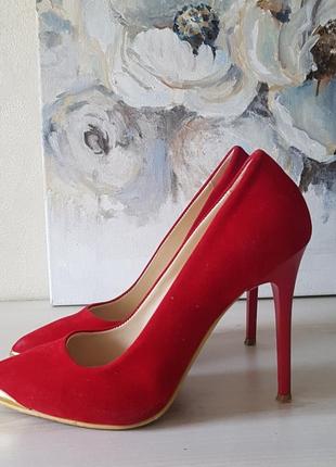 Туфлі червоні