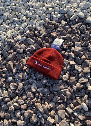 Новая короткая шапка в бордовом цвете от бренда чемпион ( оригинал )6 фото