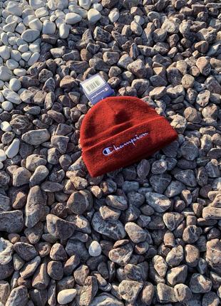 Новая короткая шапка в бордовом цвете от бренда чемпион ( оригинал )7 фото