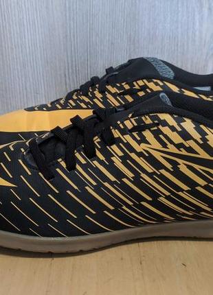 Футзалки бампы сороконіжки футбольні nike dodge bravatax ii ic