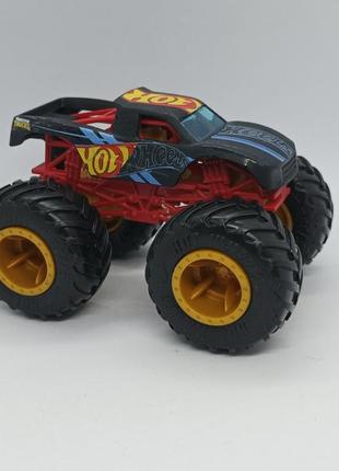 Машинка hot wheels