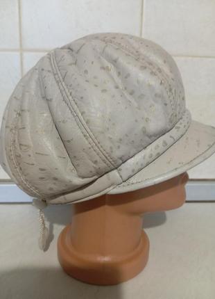 Берет из кожи