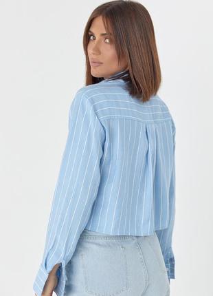 Блакитна жіноча укорочена сорочка в смужку з кишенею2 фото