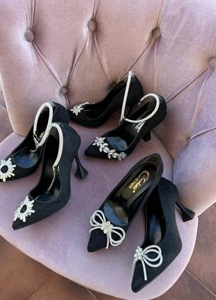 Туфли черные с украшением