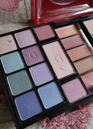 Палетка для макияжа guylond