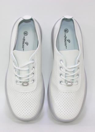 Стильні легкі білі жіночі літні кросівки перфоровані,шкіряні(екошкіра) жіноче взуття весна-літо4 фото