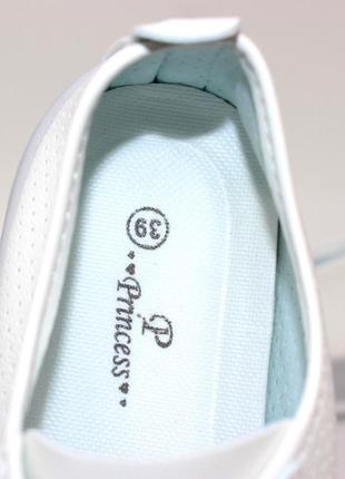 Стильні легкі білі жіночі літні кросівки перфоровані,шкіряні(екошкіра) жіноче взуття весна-літо5 фото