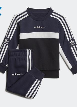 Теплый костюм adidas на малыша