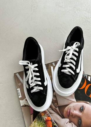 Натуральні шкіряні та замшеві чорні кеди - кросівки на високій білій підошві5 фото