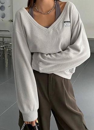 Мягкая женская кофта свободного кроя оверсайз с v вырезом стильная в рубчик качественная