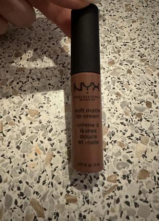 Матова рідка кремова помада для губ nyx professional makeup soft matte lip cream1 фото
