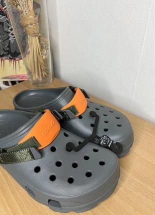 Крокс класік клог алл терейн сірі crocs classic all terrain clog slate grey/multi8 фото