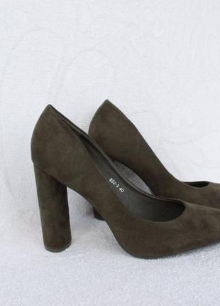 Туфли цвета хаки 36, 37, 39, 40 размера на устойчивом каблуке