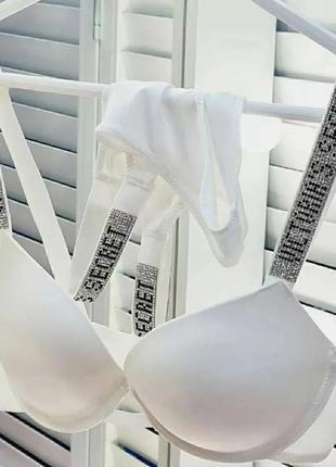 Вікторія сікрет, комплект білизни у стилі бренду