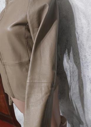 Жіноча шкіряна куртка/піджак у трендовому кольорі.5 фото