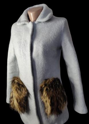 Пальто шерстяное с натуральным мехом енота4 фото