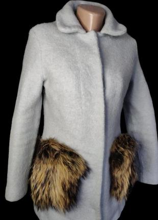 Пальто шерстяное с натуральным мехом енота3 фото