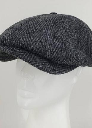 Стильная кепка-хулиганка