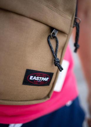 Сумка мужская eastpak коричневая (истпак, месседжер, барсетка, рюкзак, кошелек, планшетка)5 фото