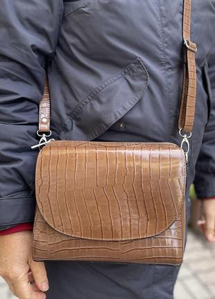 Шкіряна жіноча коричнева лакована сумка