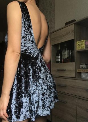 Сексуальна сукня з відкритою спинкою