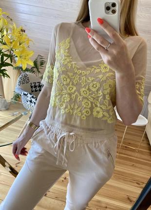 Блузка-сеточка с вышивкой