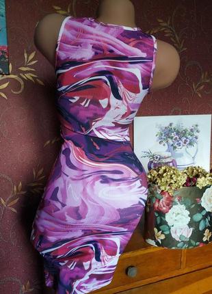 Платье мини с принтом абстракции от prettylittlething8 фото