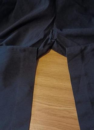 Базовые черные и белые брюки на резинке5 фото