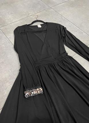 Платье черное с v вырезом just joan