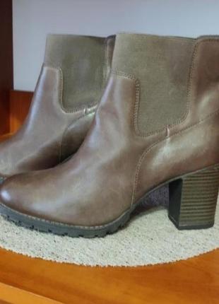 Ботильйони челсі шкіряні на каблуку роз. 41