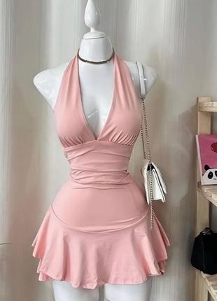 Сукня коротка однотонна з вирізом в зоні декольте з відкритою спиною приталена якісна стильна трендова рожева