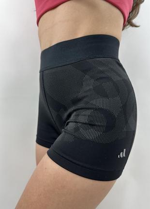 Женские спортивные шорты adidas techfit