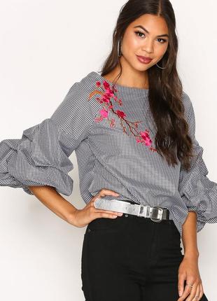 Блуза в клетку с вышивкой с объёмными рукавами new look