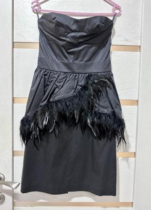 Черное платье бюстье с баской с перьями2 фото