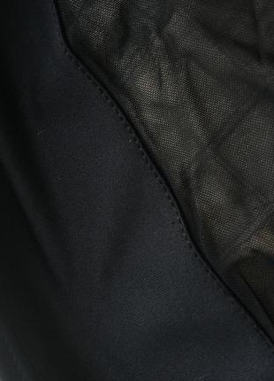 Черное платье со вставками сетки на юбке8 фото