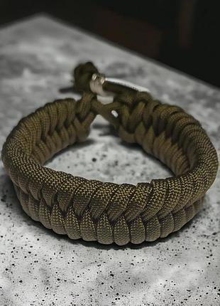 Супер крутой паракордовый браслет хаки на затяжке.