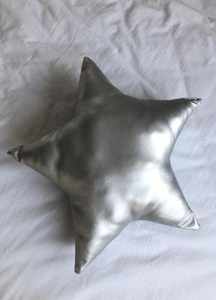 Серебряная подушка кушон jysk