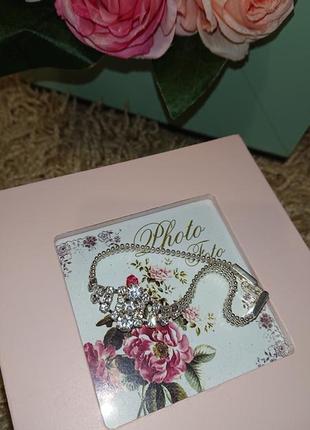 Красивый браслет под серебро с камнями