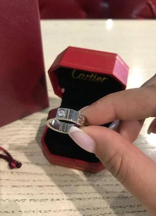 Брендовое кольцо в серебре с камнями2 фото