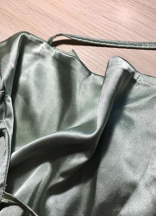 Сатиновый кроп топ nasty gal back at it satin crop top in sage - m-l7 фото