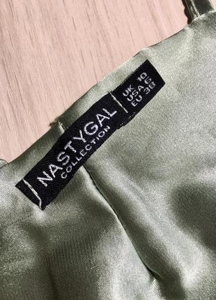 Сатиновый кроп топ nasty gal back at it satin crop top in sage - m-l9 фото