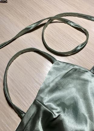 Сатиновый кроп топ nasty gal back at it satin crop top in sage - m-l8 фото