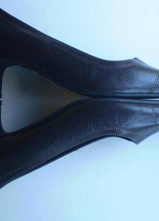 Нові шкіряні туфлі marks&spencer р. 39,5 широкі стопи2 фото