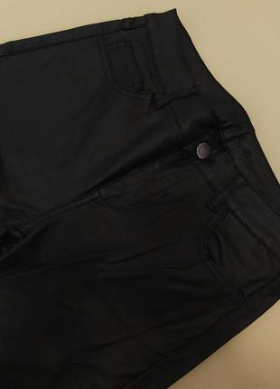 Стрейчеві джинси під шкіру.кльош від коліна.