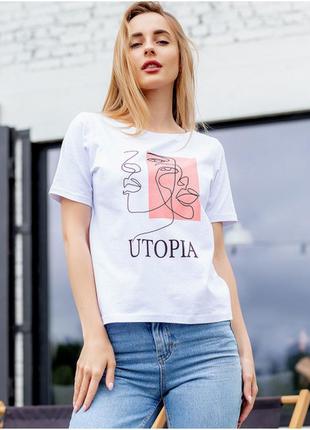 Трендова біла футболка з принтом 3041