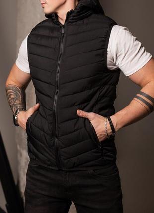 Мужская жилетка casual со съемным капюшоном черная