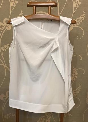Очень красивая и стильная брендовая блузка белого цвета...italy.