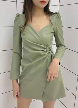 Шикарна шкіряна сукня на запах