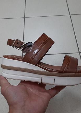 Оригинальные женские босоножки tamaris