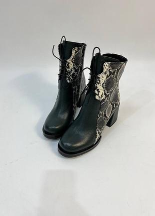 Шкіряні ботильони черевики на каблуку колір на вибір